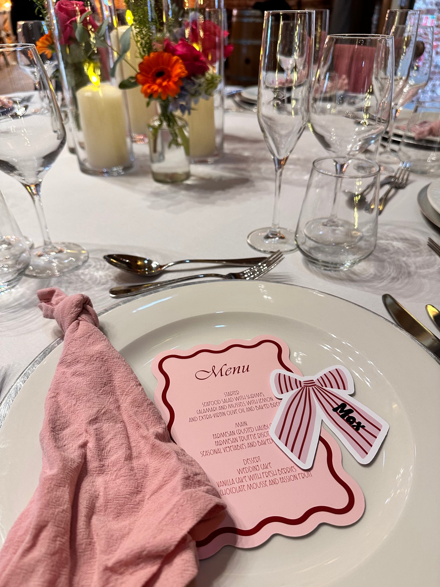 Red and Pink Wavy Menu